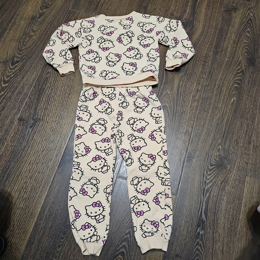 Hello Kitty Cream Apparel with Pink Accent - Picture 3 of 3